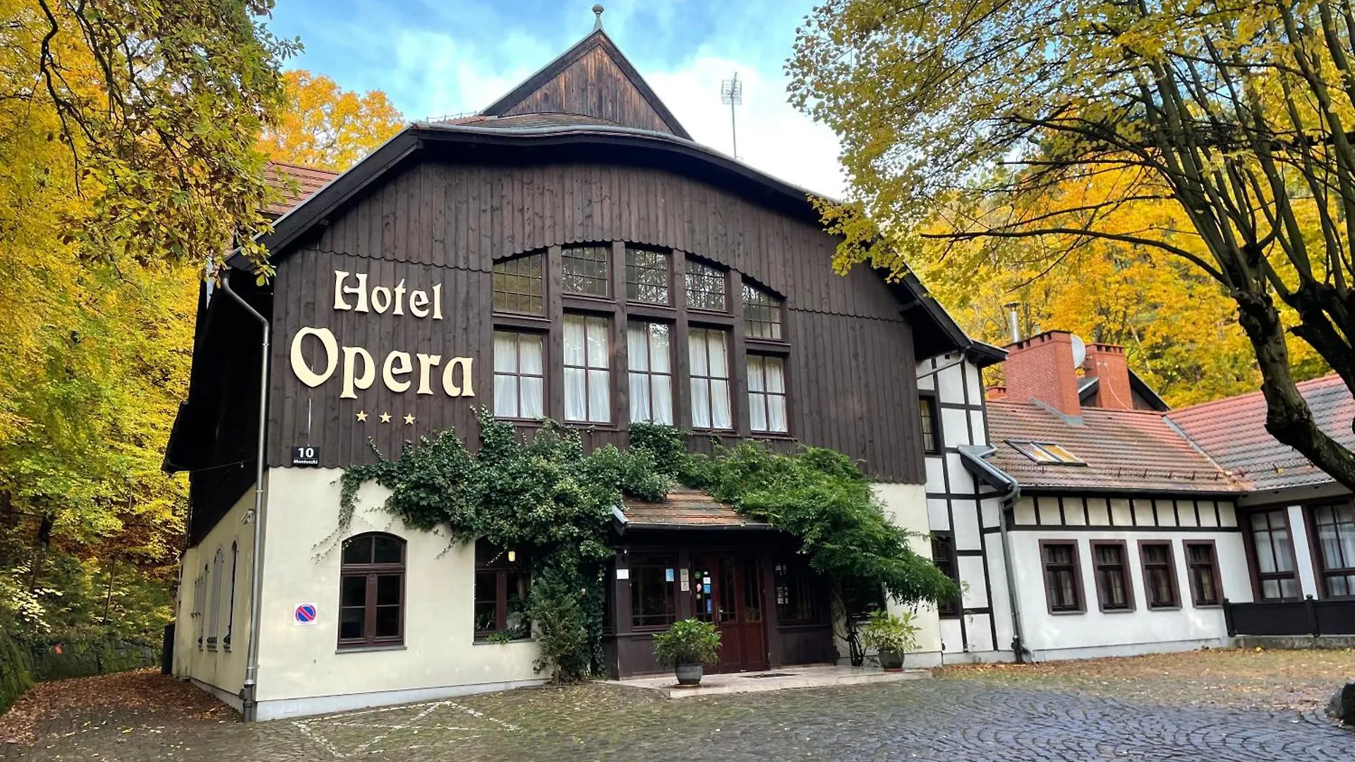 Hotel Opera Sopot 3*,